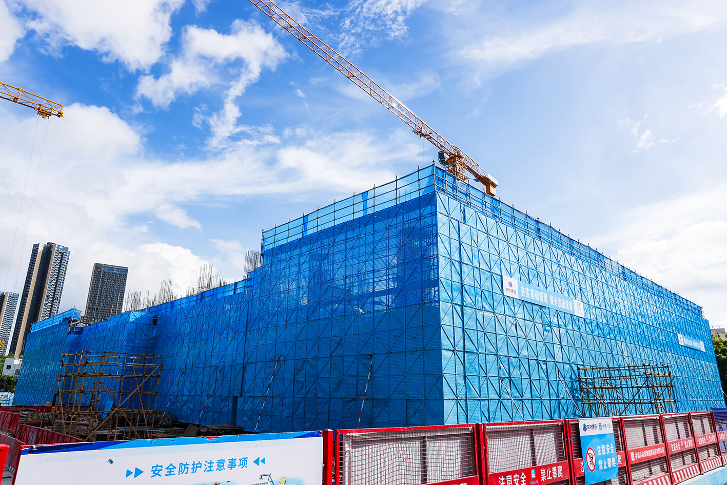 龙华建设圆满承办龙华“筑安”关爱项目发布仪式暨应急演练现场观摩会 龙华建设圆满承办龙华“筑安”关爱项目发布仪式暨应急演练现场观摩会
