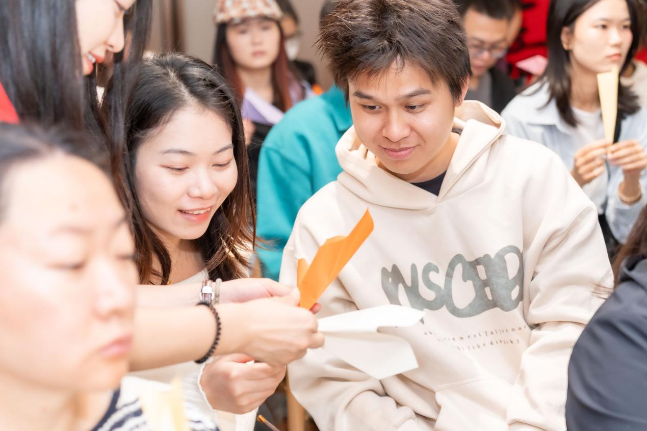 “2025·红运嘉年华”华馨雅苑公寓年度感恩盛典圆满落幕